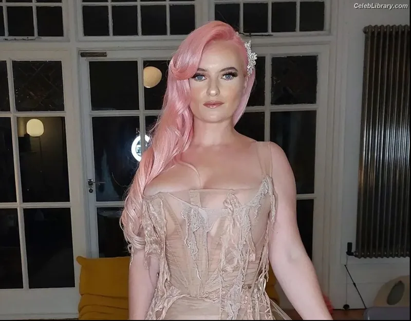 Grace Chatto photo 24 of 181
