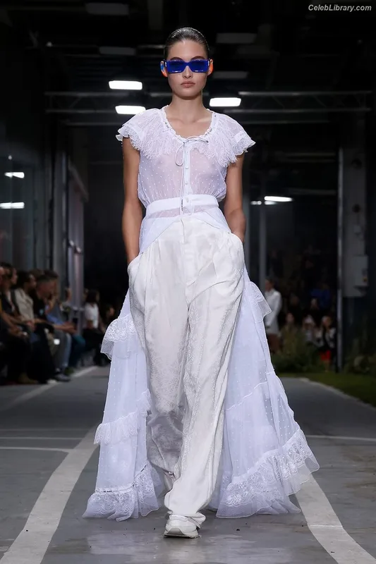 Grace Elizabeth photo 6 of 76