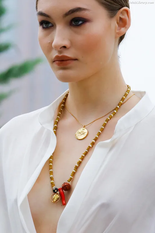Grace Elizabeth photo 3 of 76