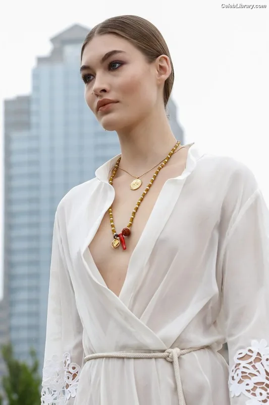 Grace Elizabeth photo 10 of 76
