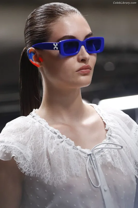 Grace Elizabeth photo 11 of 76