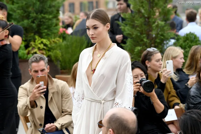 Grace Elizabeth photo 14 of 76