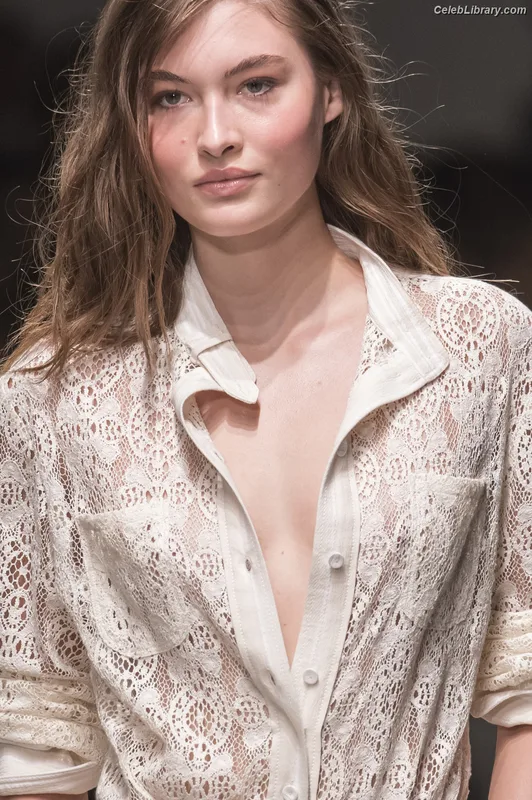 Grace Elizabeth photo 16 of 76