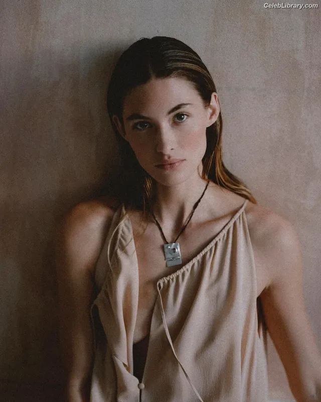 Grace Elizabeth photo 12 of 76