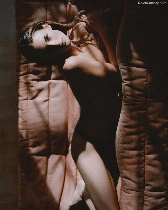 Grace Elizabeth photo 14 of 76