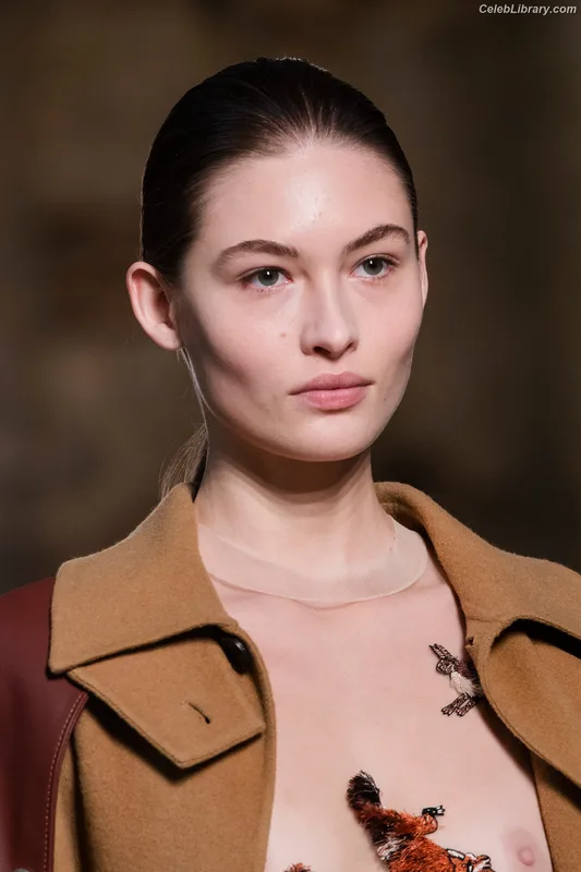 Grace Elizabeth photo 20 of 76