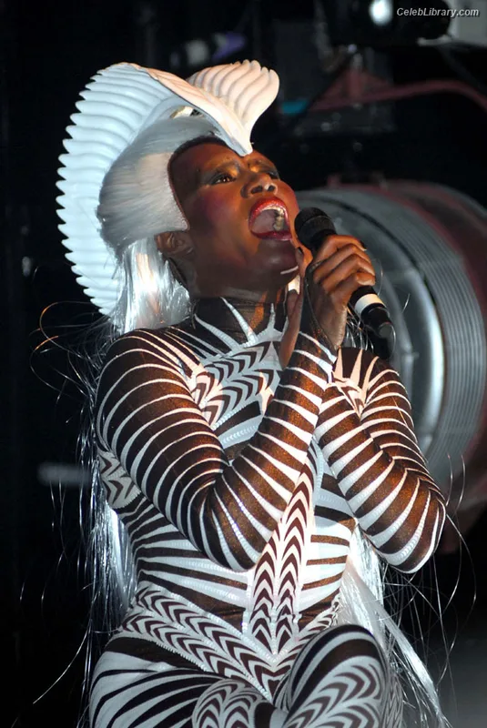 Grace Jones photo 8 of 64
