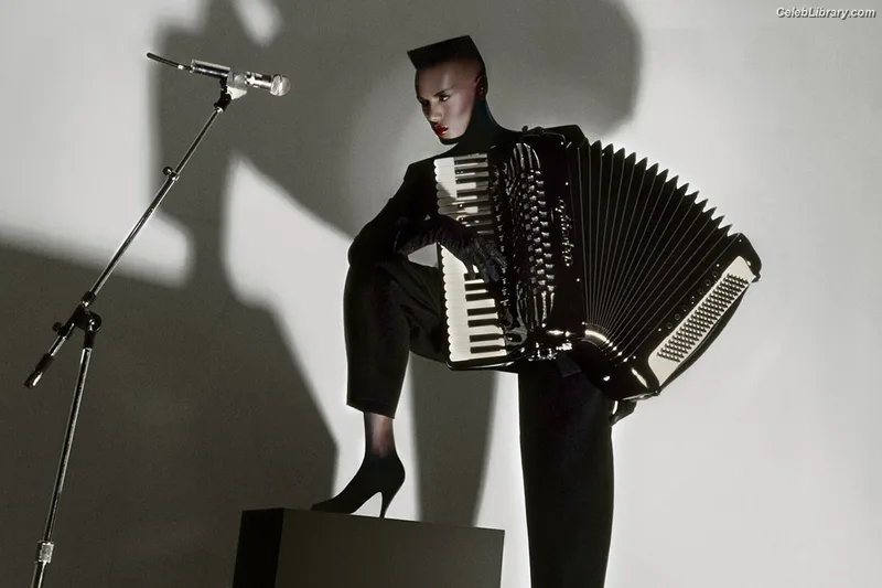 Grace Jones photo 20 of 64