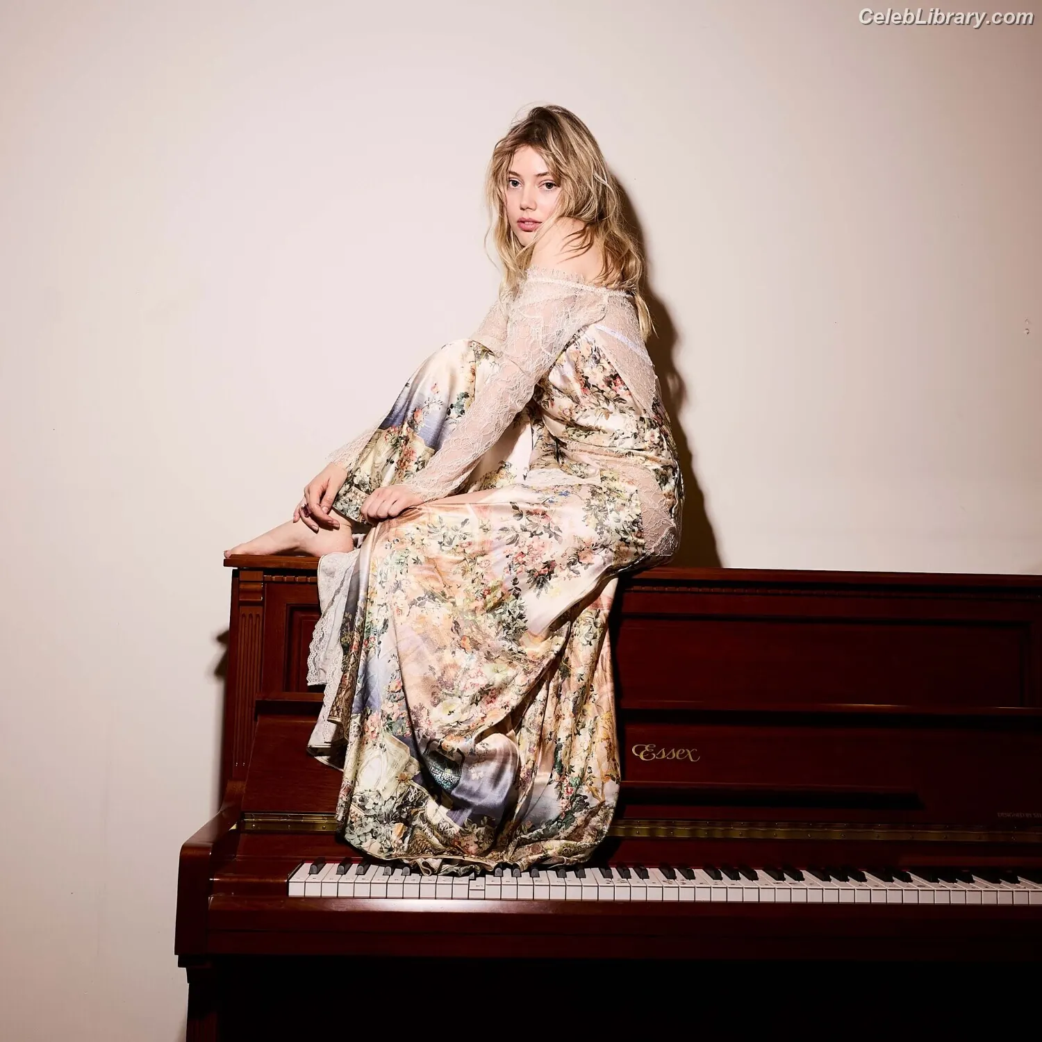 Grace van dien photo 3 of 201