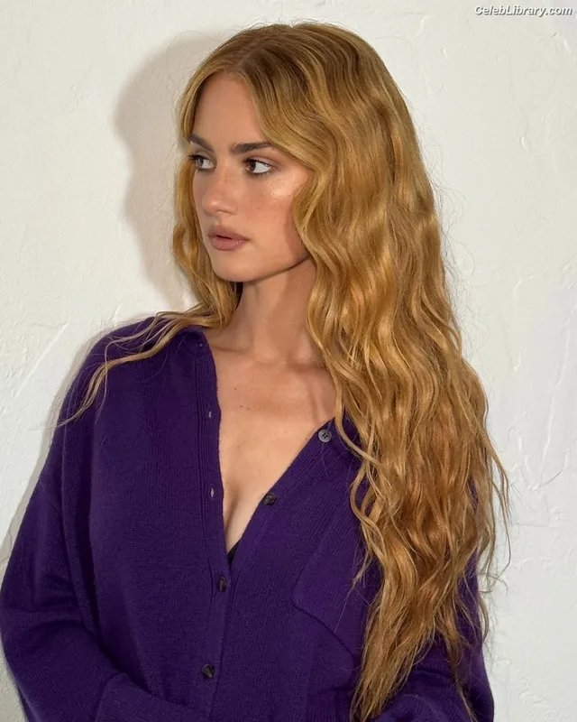 Grace Van Patten photo 4 of 60