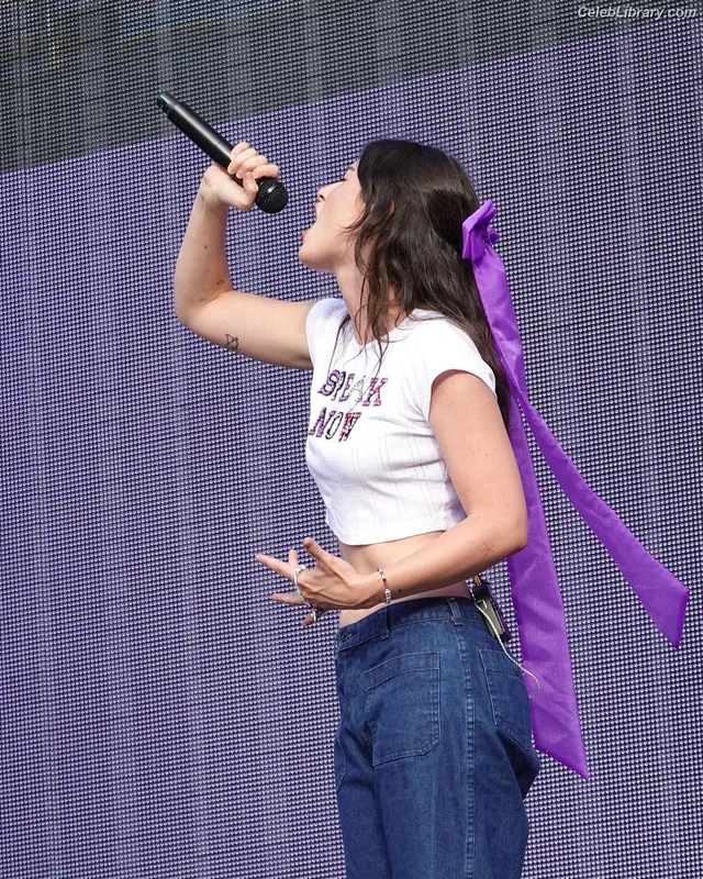 Gracie Abrams photo 3 of 1080