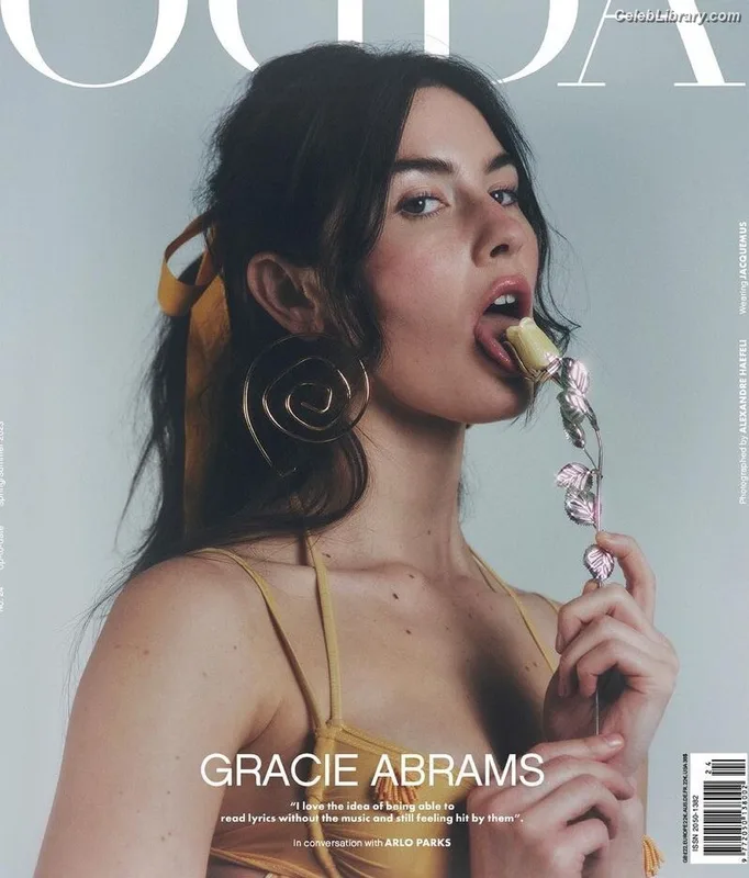 Gracie Abrams photo 21 of 1080