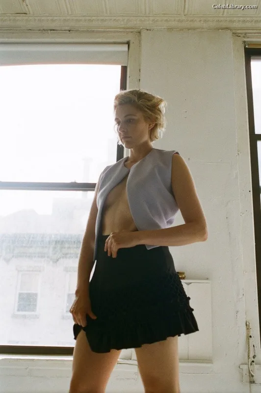 Greta Gerwig photo 3 of 14