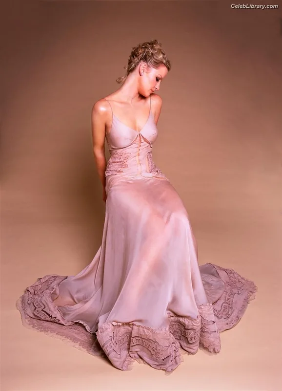 Gretchen Mol photo 2 of 65