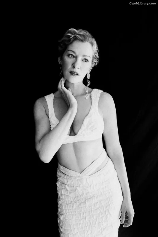 Gretchen Mol photo 7 of 65