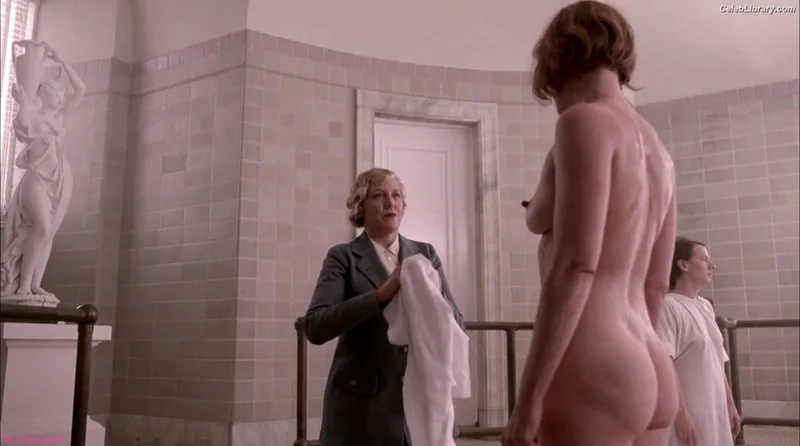 Gretchen Mol photo 3 of 65