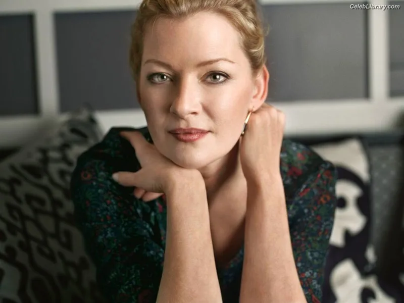 Gretchen Mol photo 4 of 65