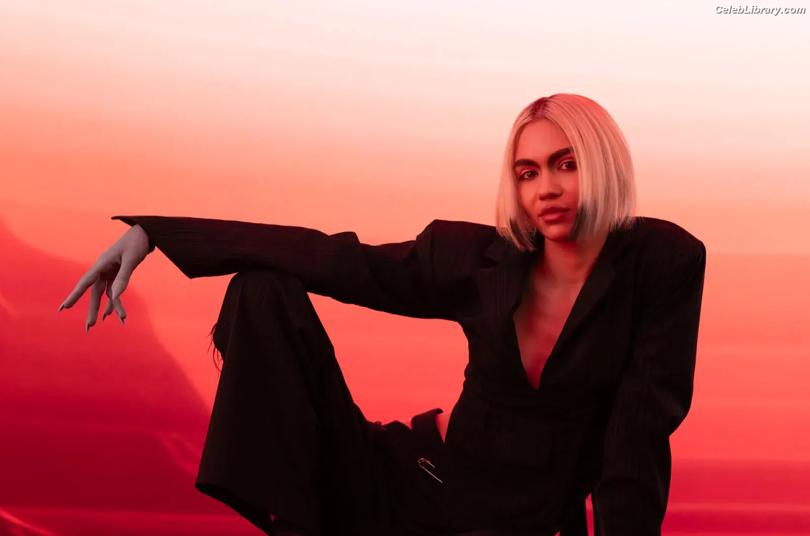 Grimes photo 4 of 196