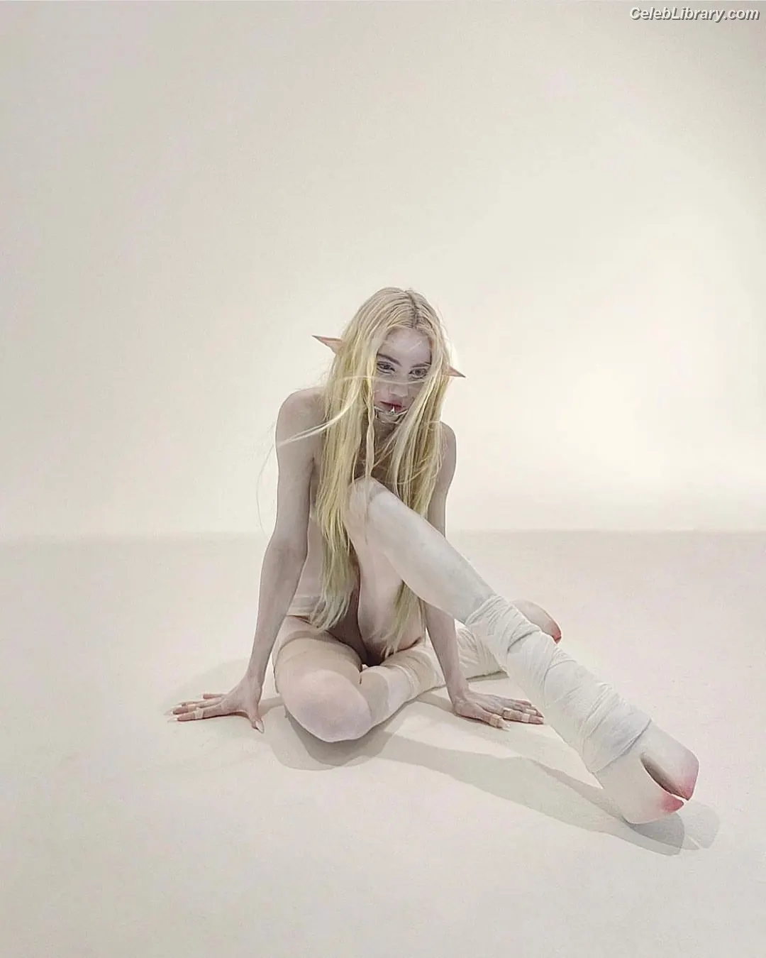 Grimes photo 12 of 196