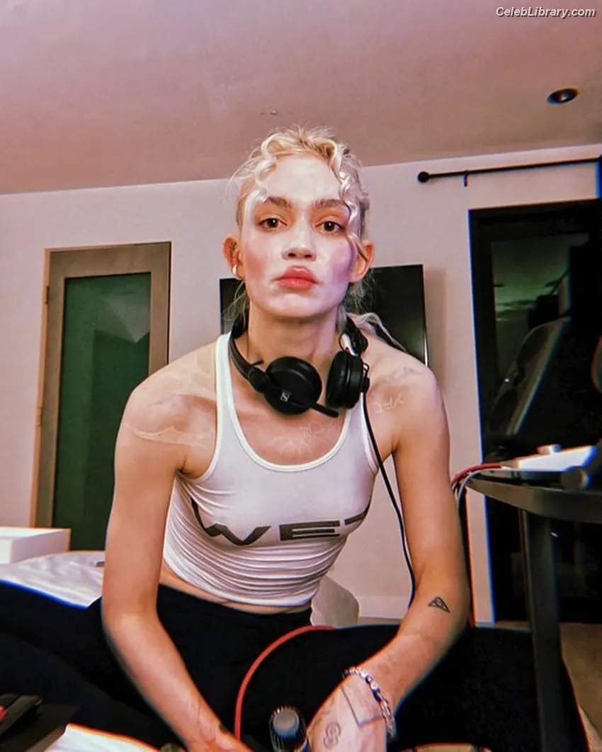 Grimes photo 4 of 196
