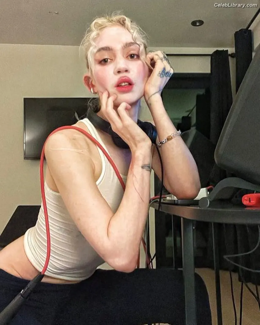 Grimes photo 5 of 196