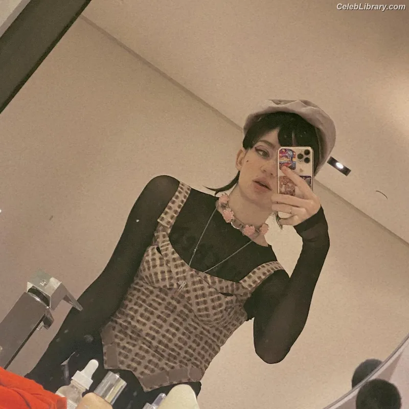 Grimes photo 3 of 197