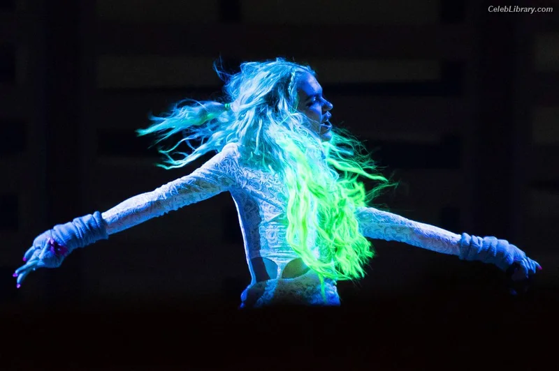 Grimes photo 14 of 197