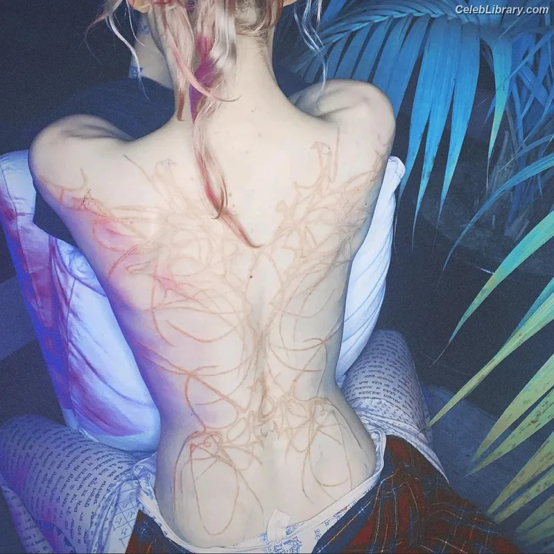 Grimes photo 22 of 197