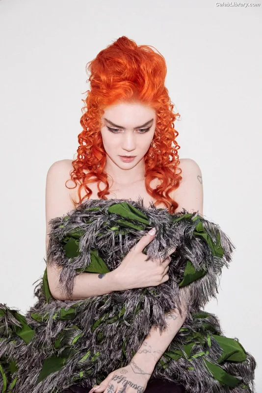 Grimes photo 24 of 197