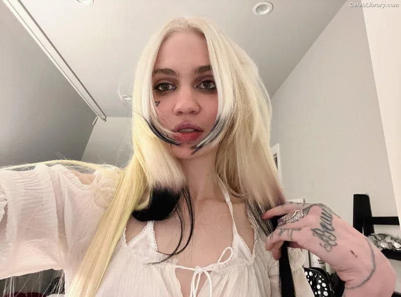 Grimes photo 2 of 197