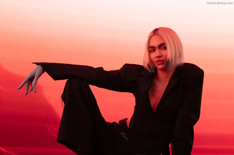 Grimes photo 4 of 197
