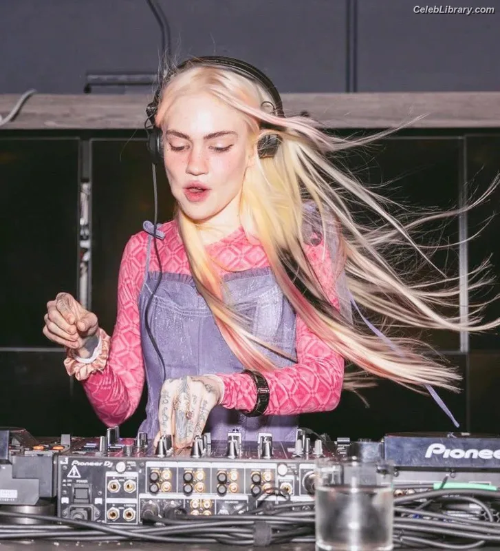 Grimes photo 9 of 197