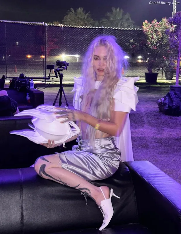 Grimes photo 17 of 197
