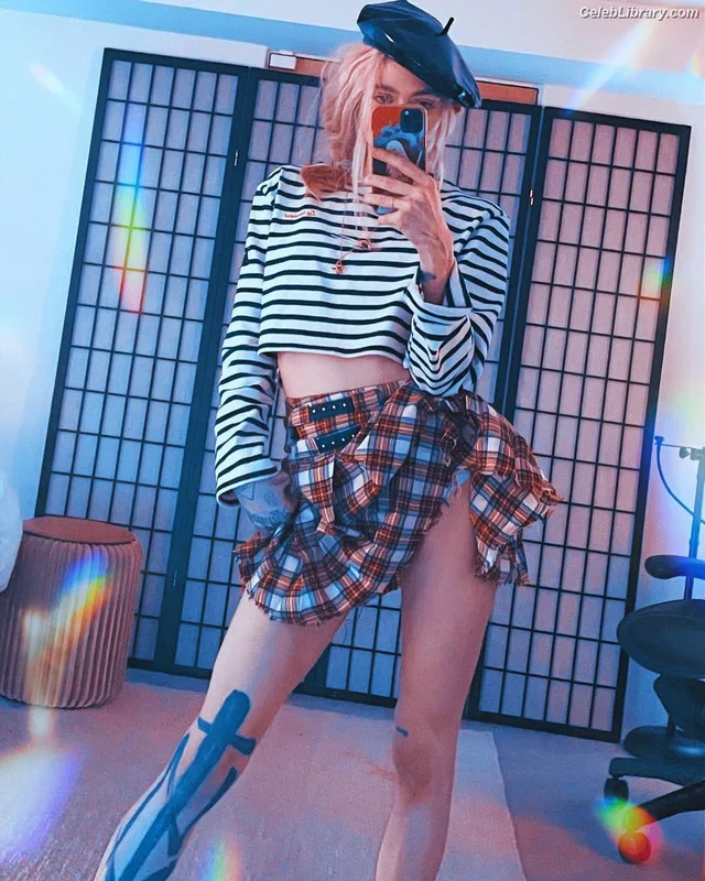 Grimes photo 22 of 197