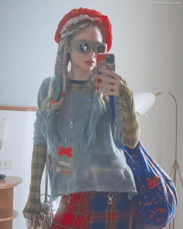 Grimes photo 5 of 197