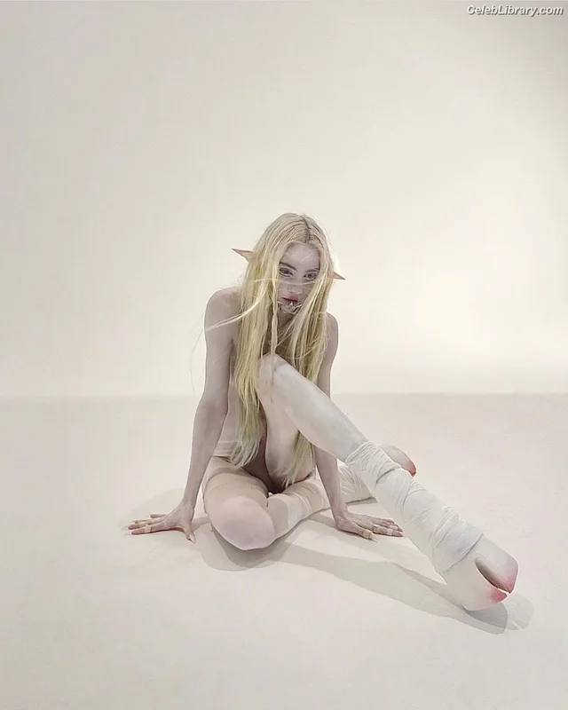 Grimes photo 12 of 197