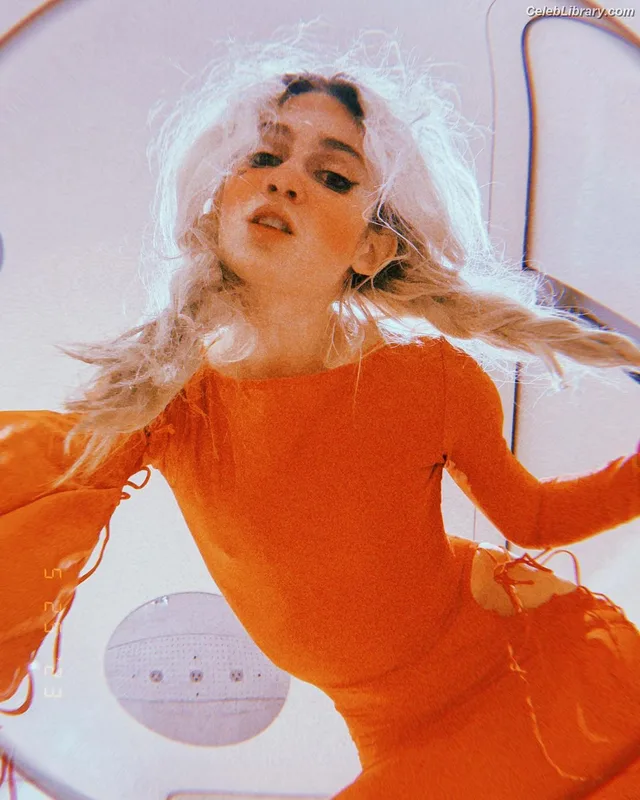 Grimes photo 15 of 197