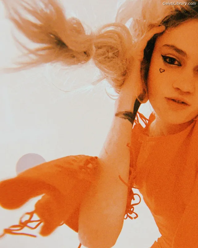 Grimes photo 16 of 197