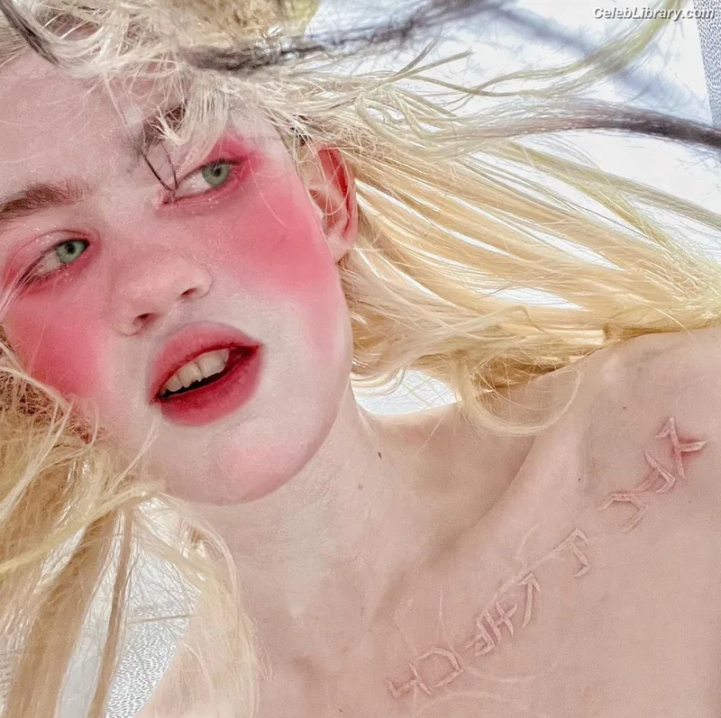 Grimes photo 17 of 197