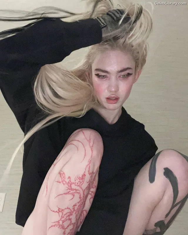 Grimes photo 18 of 197