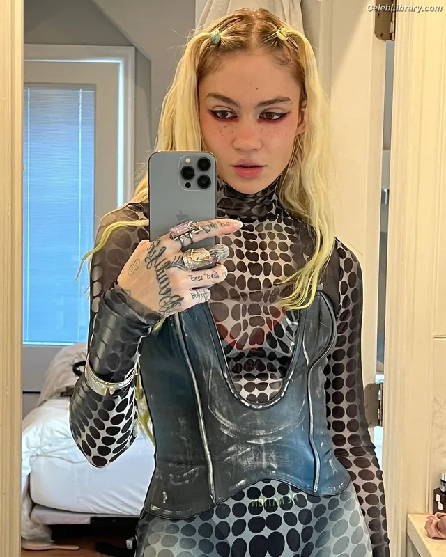 Grimes photo 23 of 197