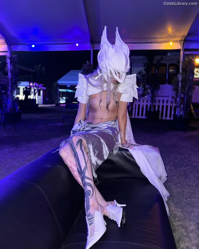 Grimes photo 3 of 197