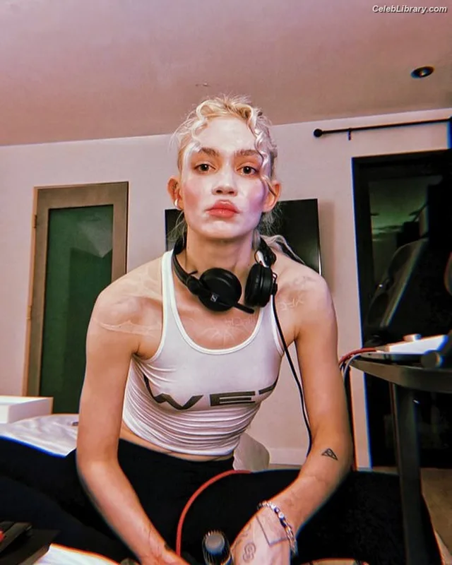 Grimes photo 4 of 197