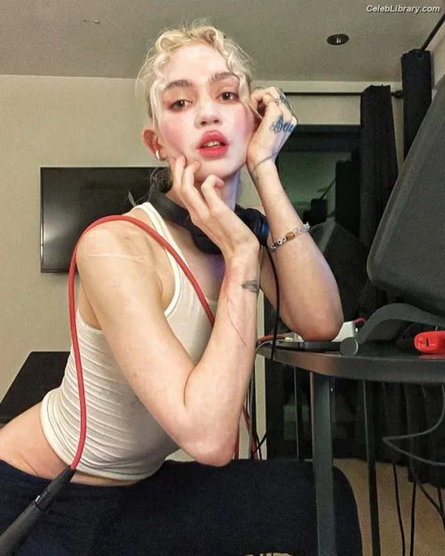 Grimes photo 5 of 197