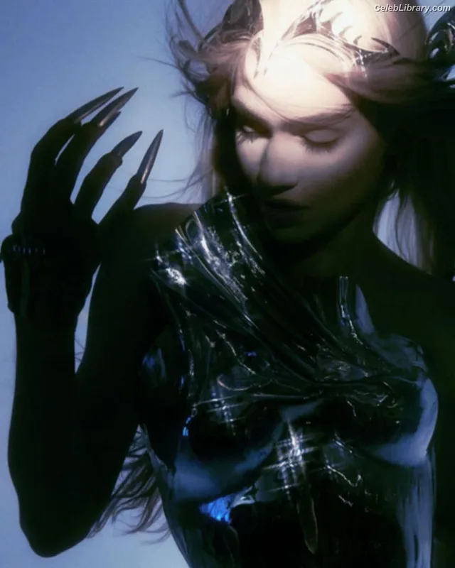 Grimes photo 14 of 197