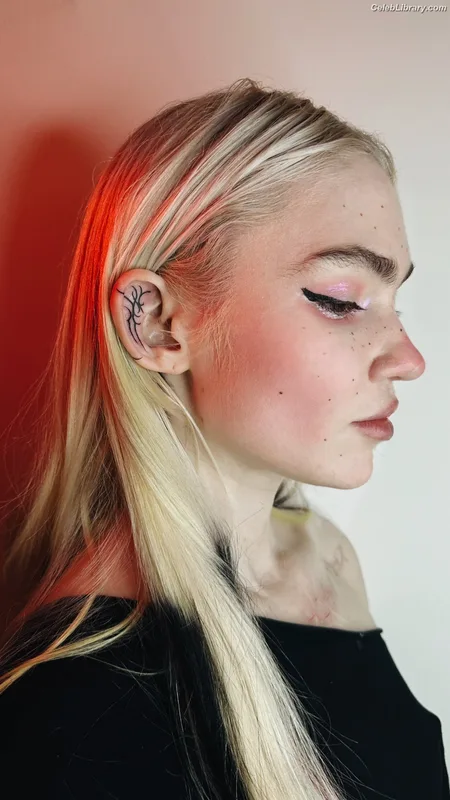 Grimes photo 15 of 197