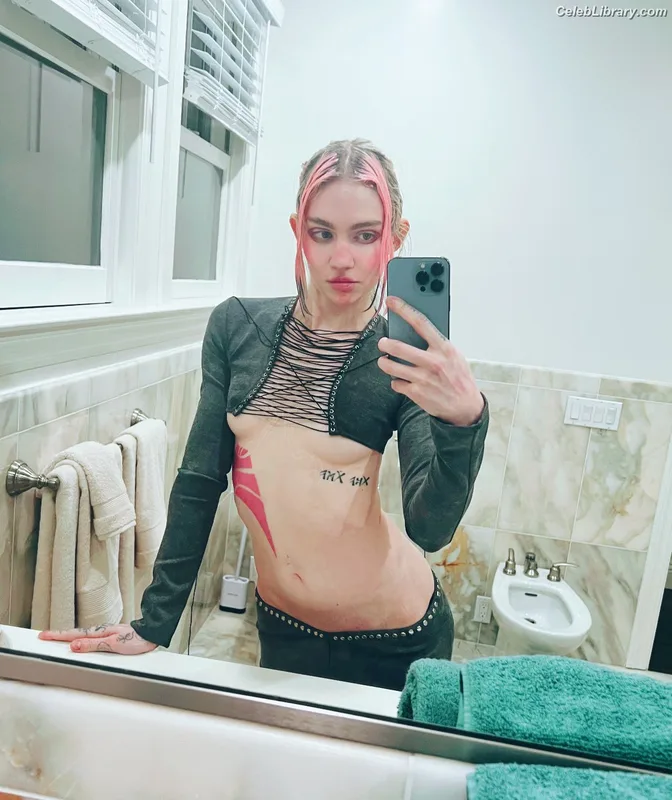 Grimes photo 4 of 197