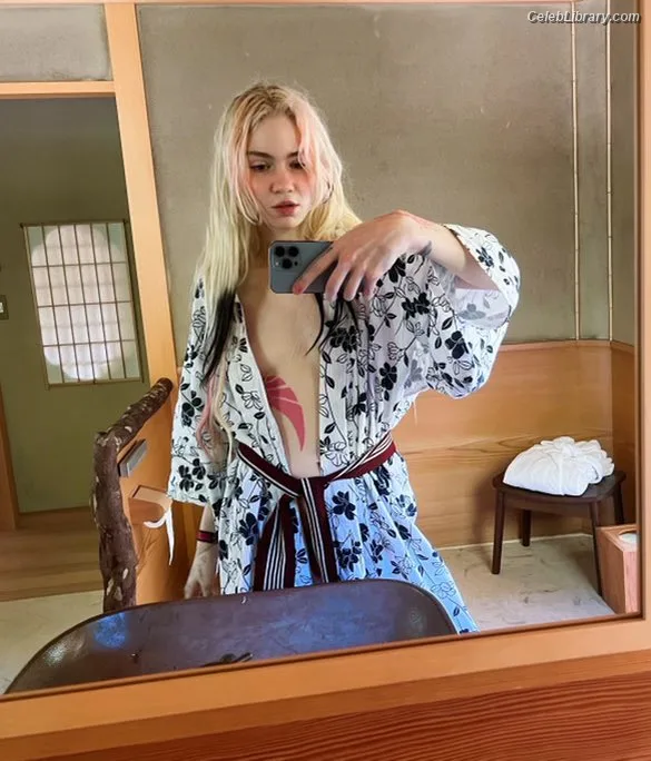 Grimes photo 7 of 197