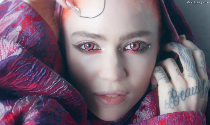Grimes photo 11 of 197