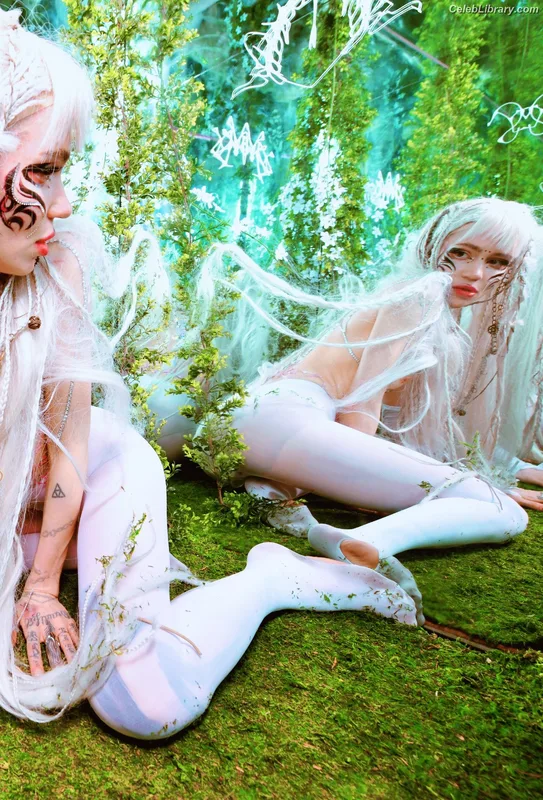 Grimes photo 14 of 197